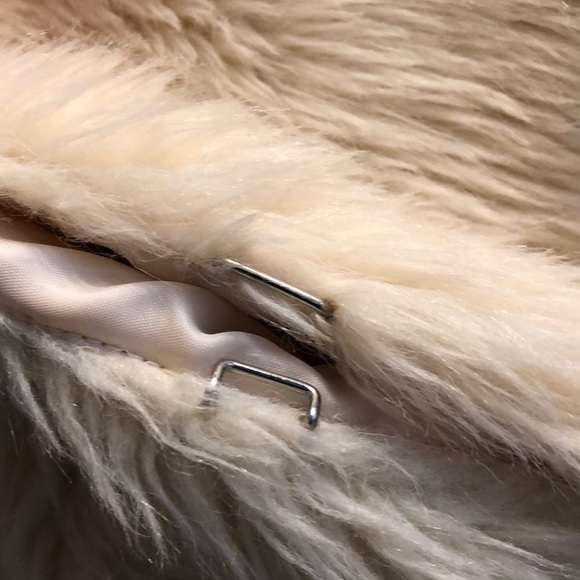 Love Tree faux fur Vest - Picture 2 of 2